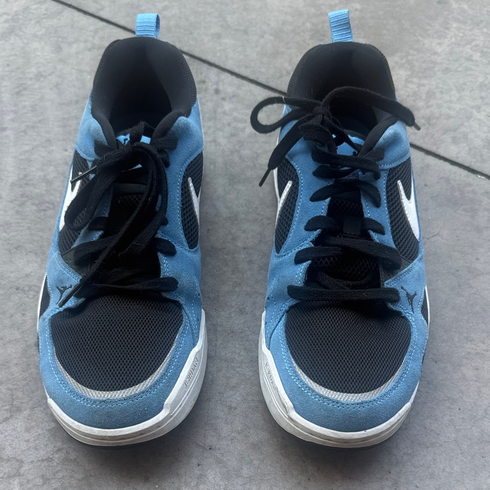 Nike Men's Blue and Black Athletic Sneakers